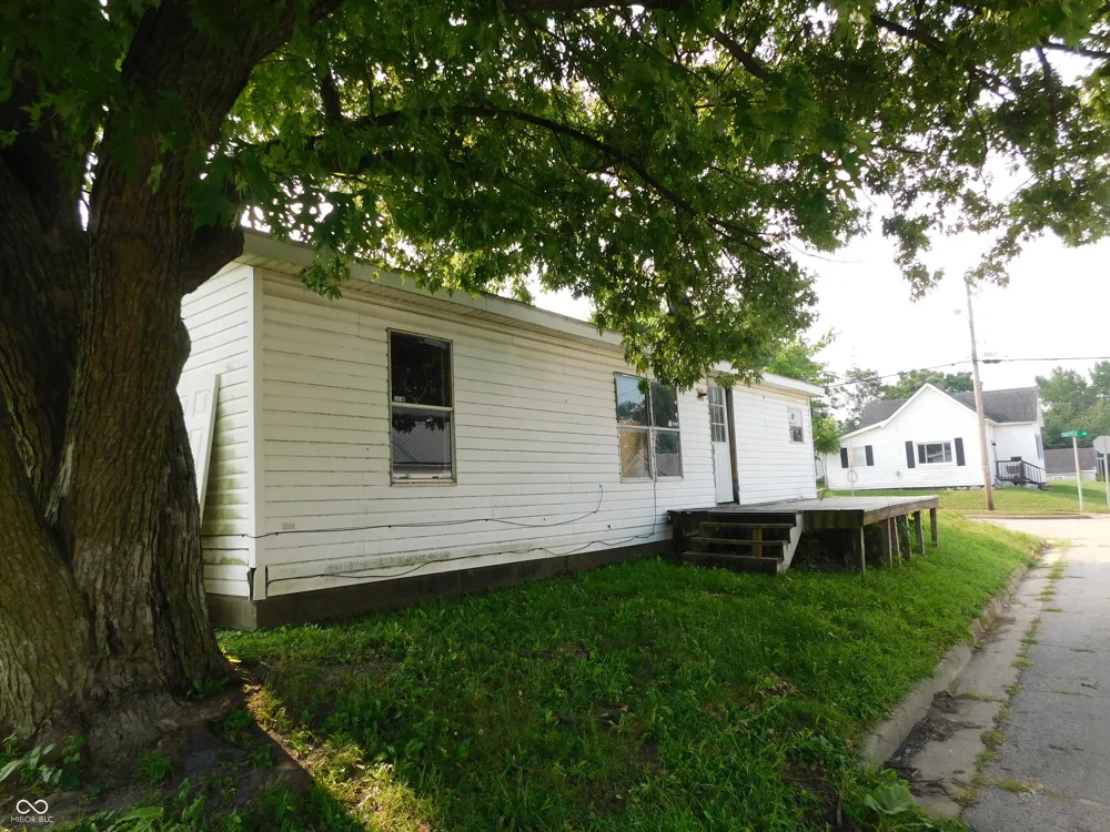 1002 Tuttle Crawfordsville, IN 47933