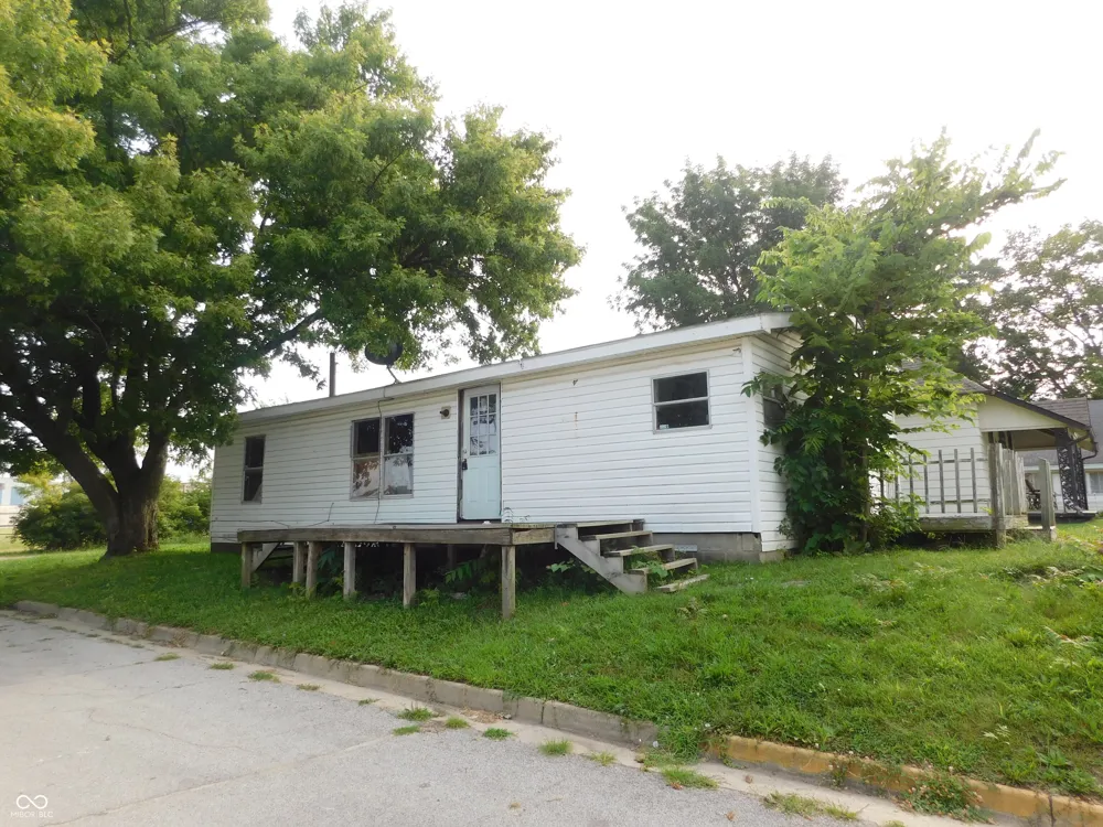 1002 Tuttle Crawfordsville, IN 47933
