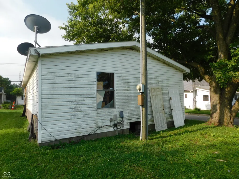 1002 Tuttle Crawfordsville, IN 47933
