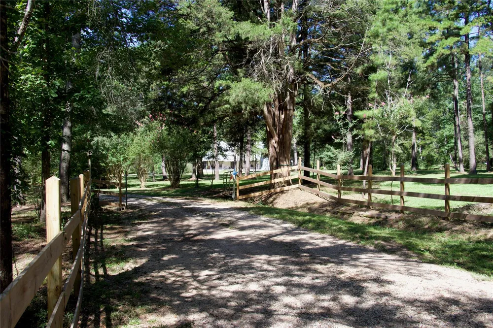 251 C Everitt Road Cleveland, TX 77328