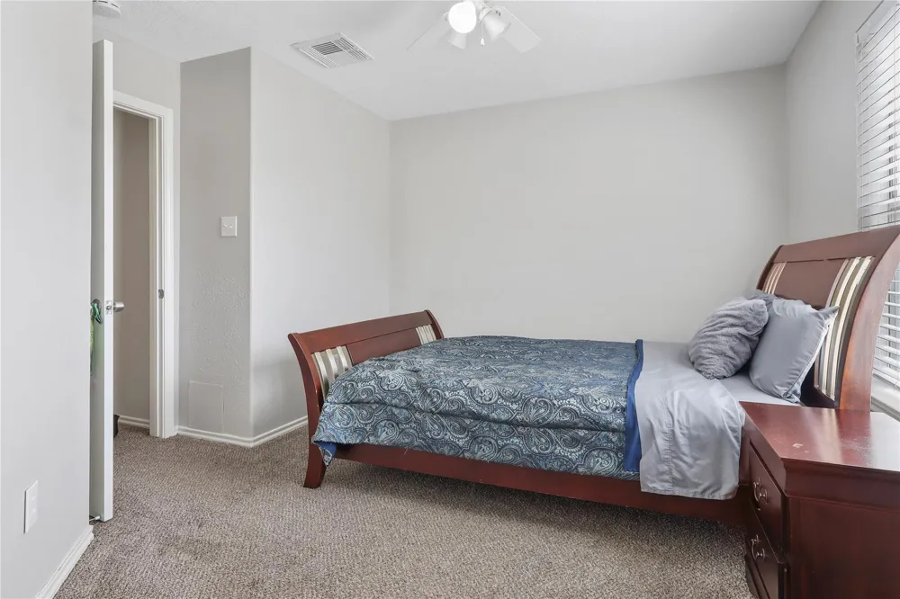 418 Folk Crest Lane Dickinson, TX 77539