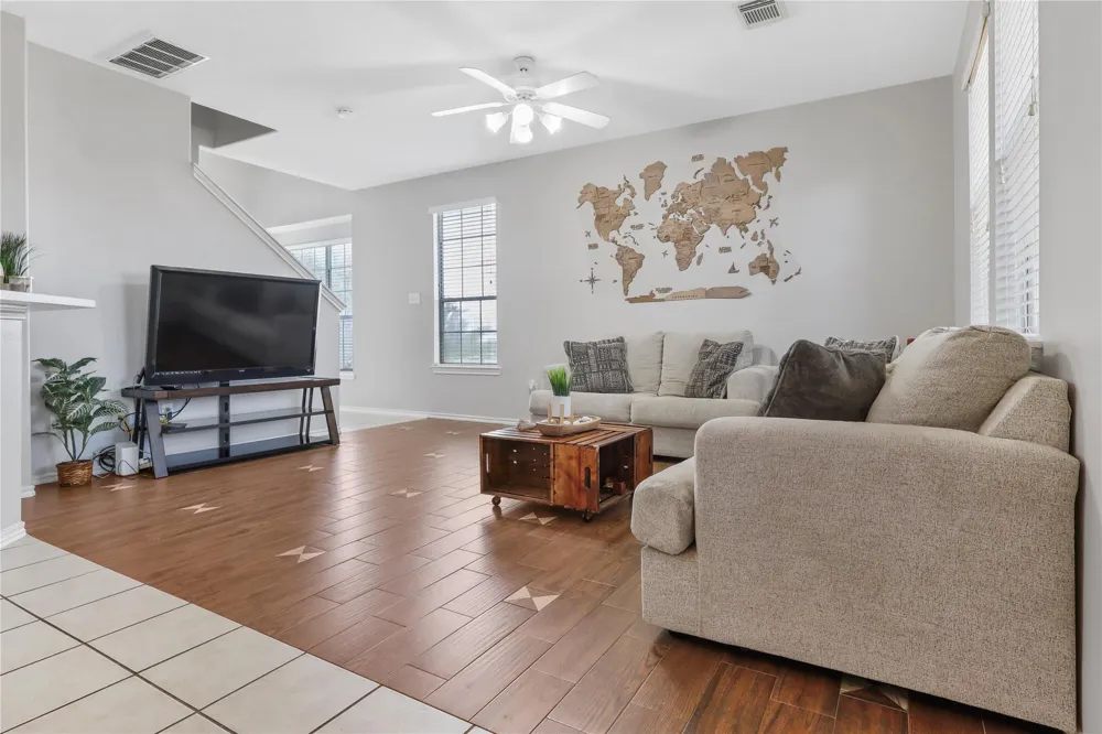 418 Folk Crest Lane Dickinson, TX 77539