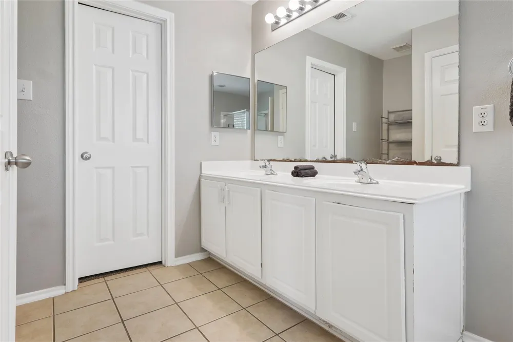 418 Folk Crest Lane Dickinson, TX 77539