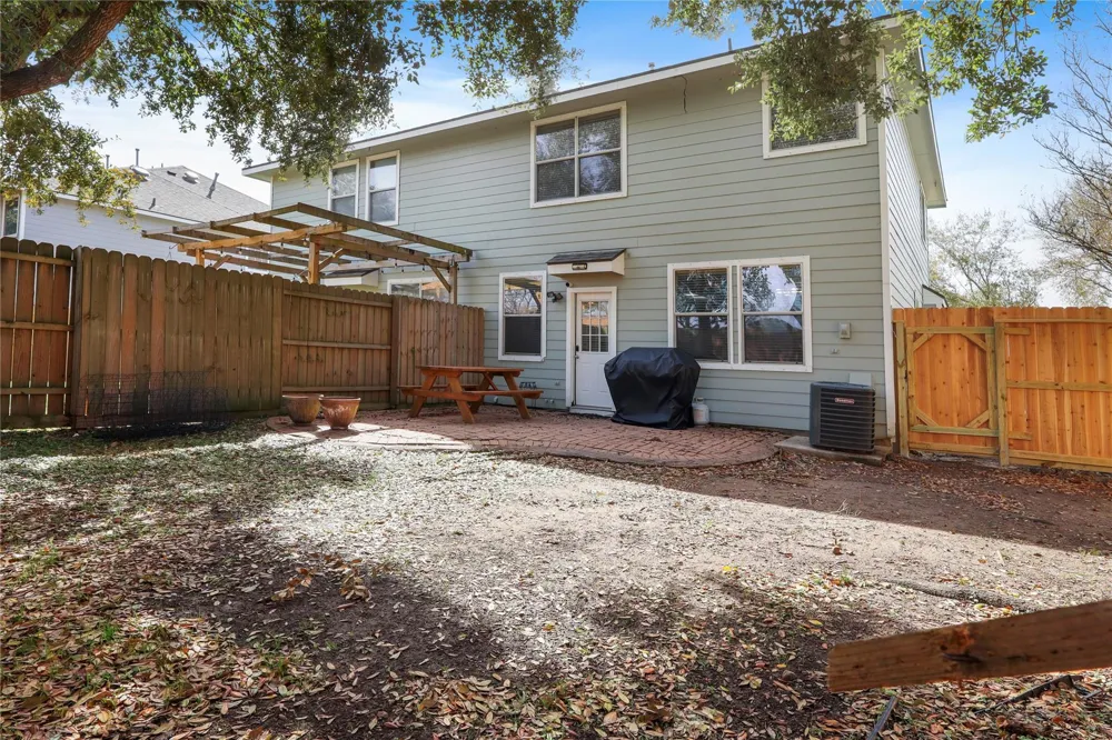 418 Folk Crest Lane Dickinson, TX 77539