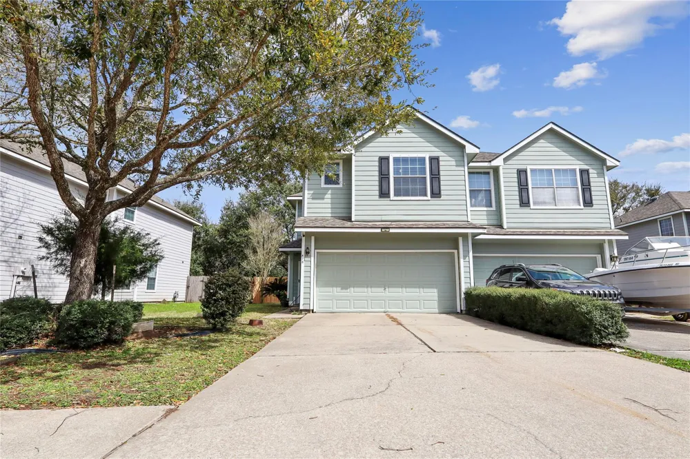 418 Folk Crest Lane Dickinson, TX 77539
