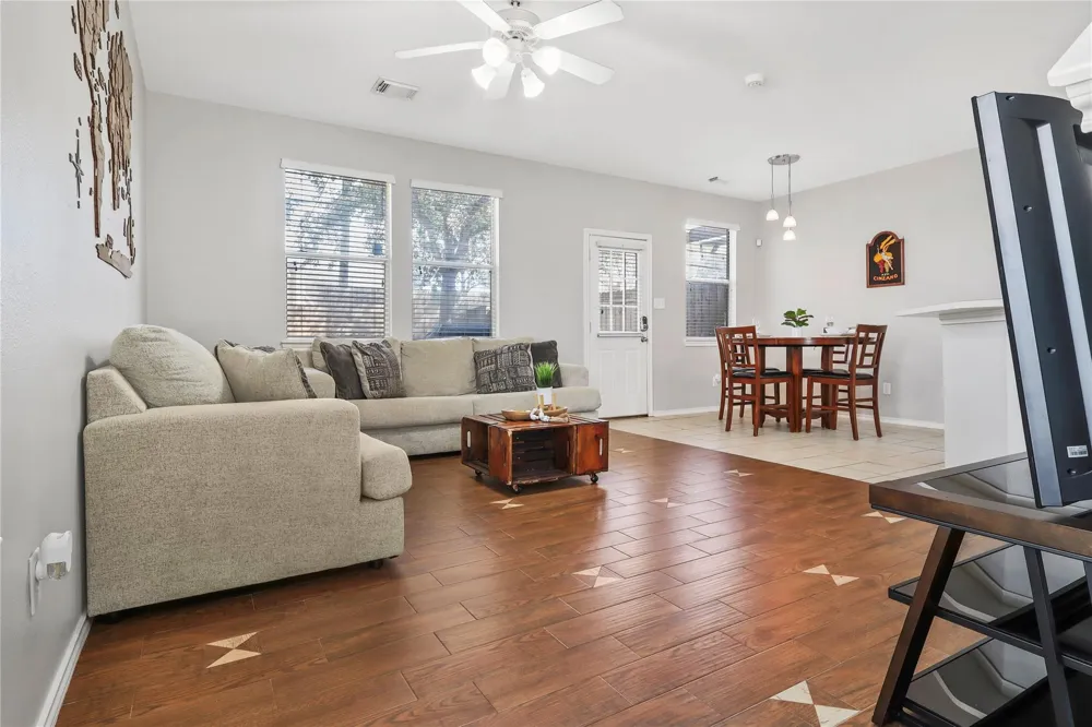 418 Folk Crest Lane Dickinson, TX 77539