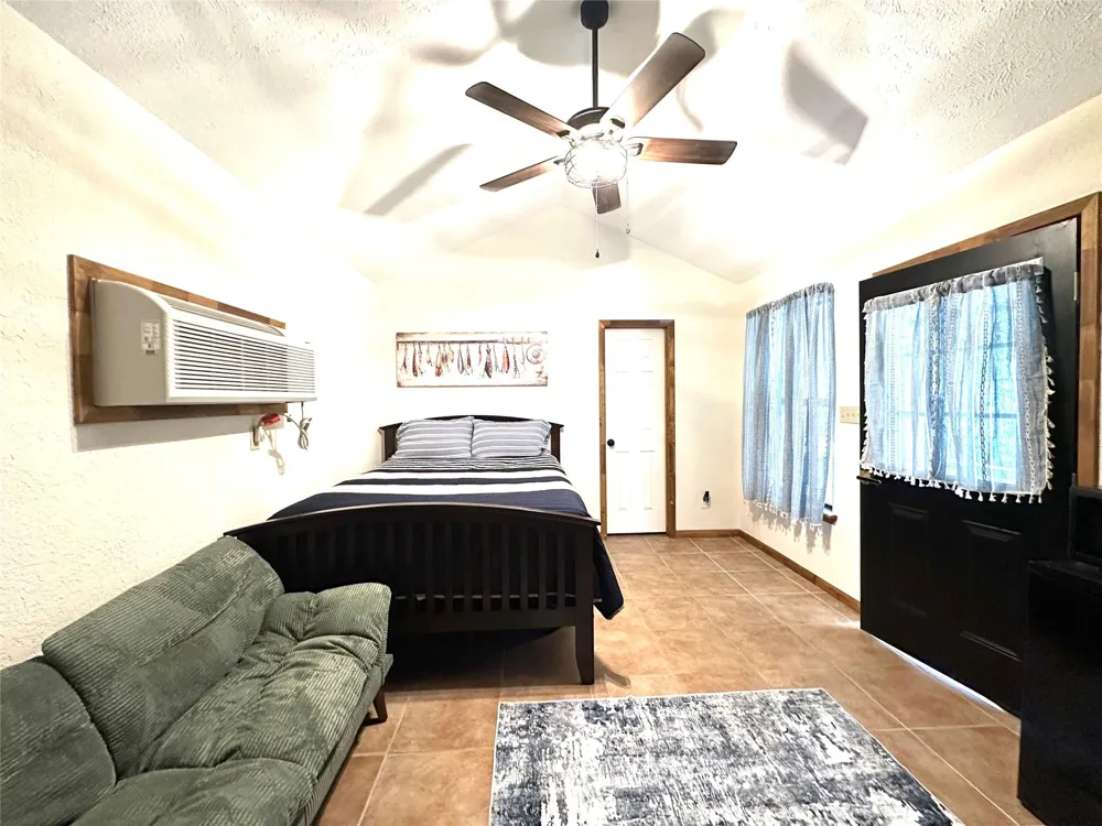 43 Lambert Concan, TX 78838