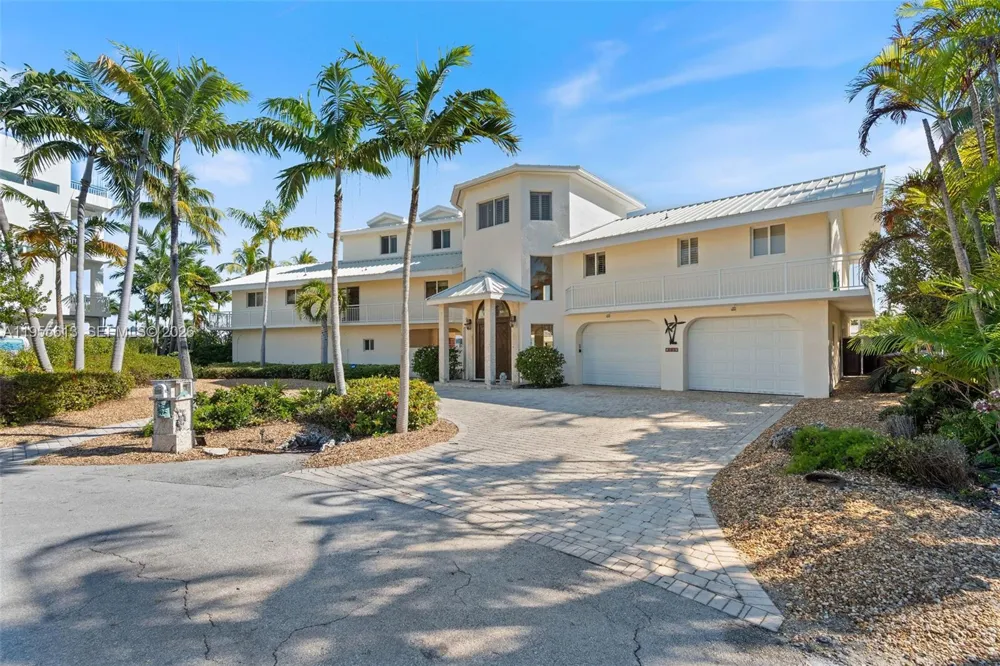 44 W Plaza Del Lago Lower Keys, FL 33036
