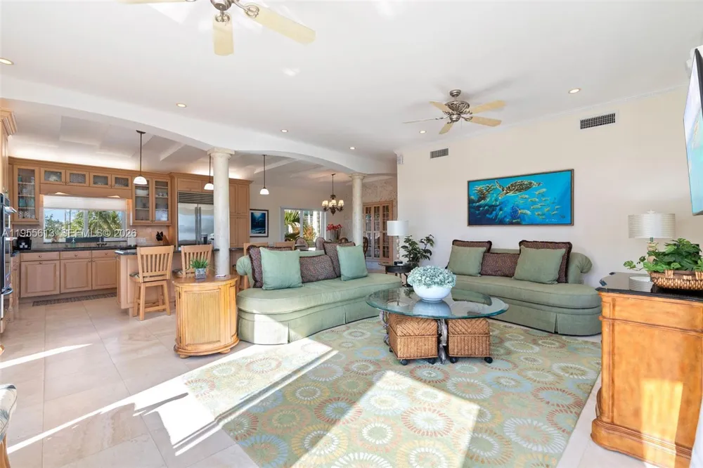 44 W Plaza Del Lago Lower Keys, FL 33036