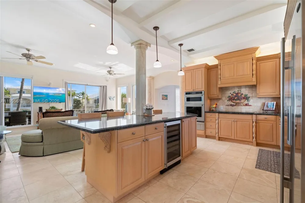 44 W Plaza Del Lago Lower Keys, FL 33036