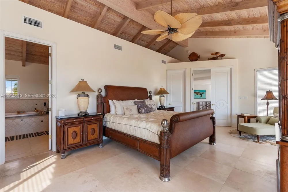 44 W Plaza Del Lago Lower Keys, FL 33036