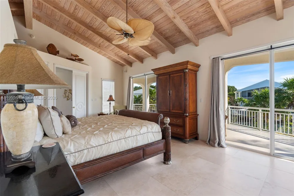 44 W Plaza Del Lago Lower Keys, FL 33036