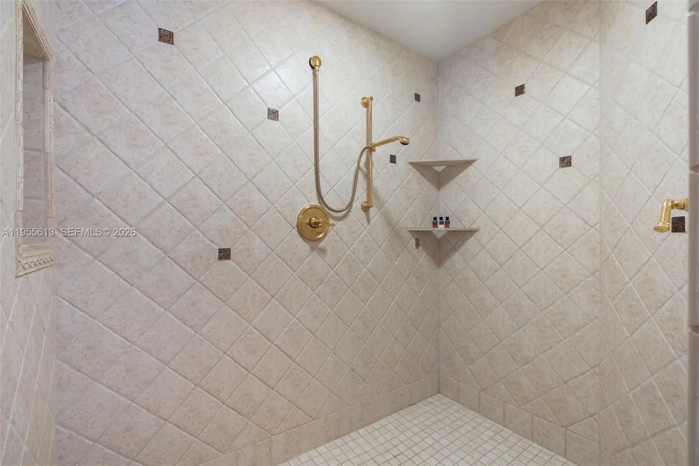 44 W Plaza Del Lago Lower Keys, FL 33036