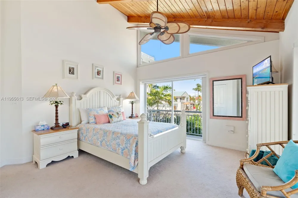 44 W Plaza Del Lago Lower Keys, FL 33036