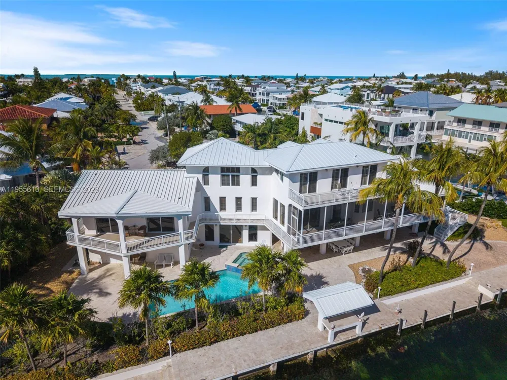 44 W Plaza Del Lago Lower Keys, FL 33036
