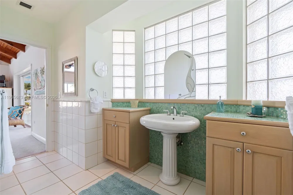 44 W Plaza Del Lago Lower Keys, FL 33036