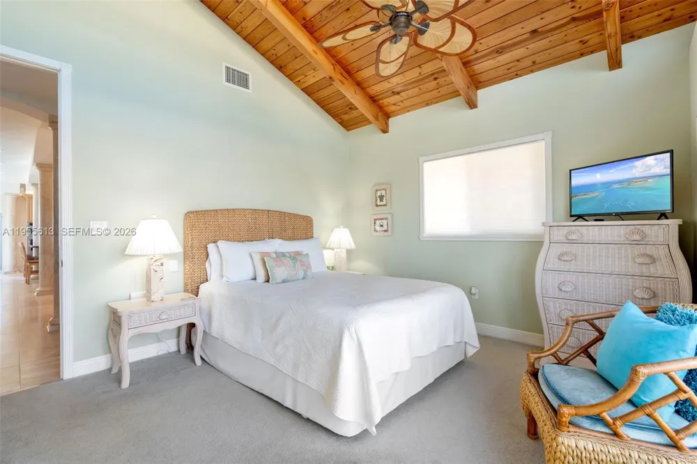 44 W Plaza Del Lago Lower Keys, FL 33036