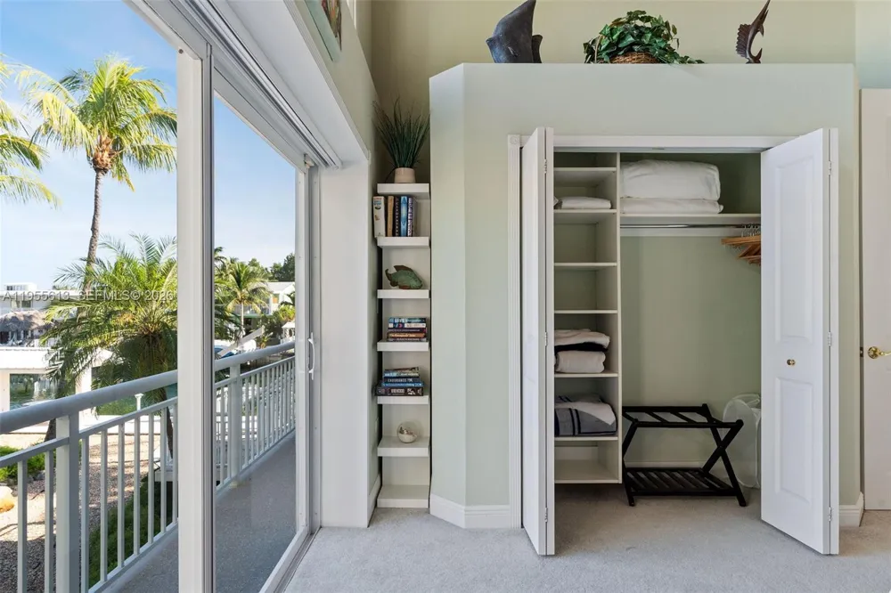 44 W Plaza Del Lago Lower Keys, FL 33036