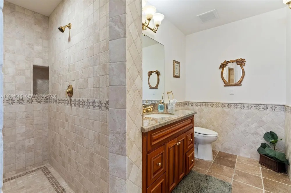 44 W Plaza Del Lago Lower Keys, FL 33036
