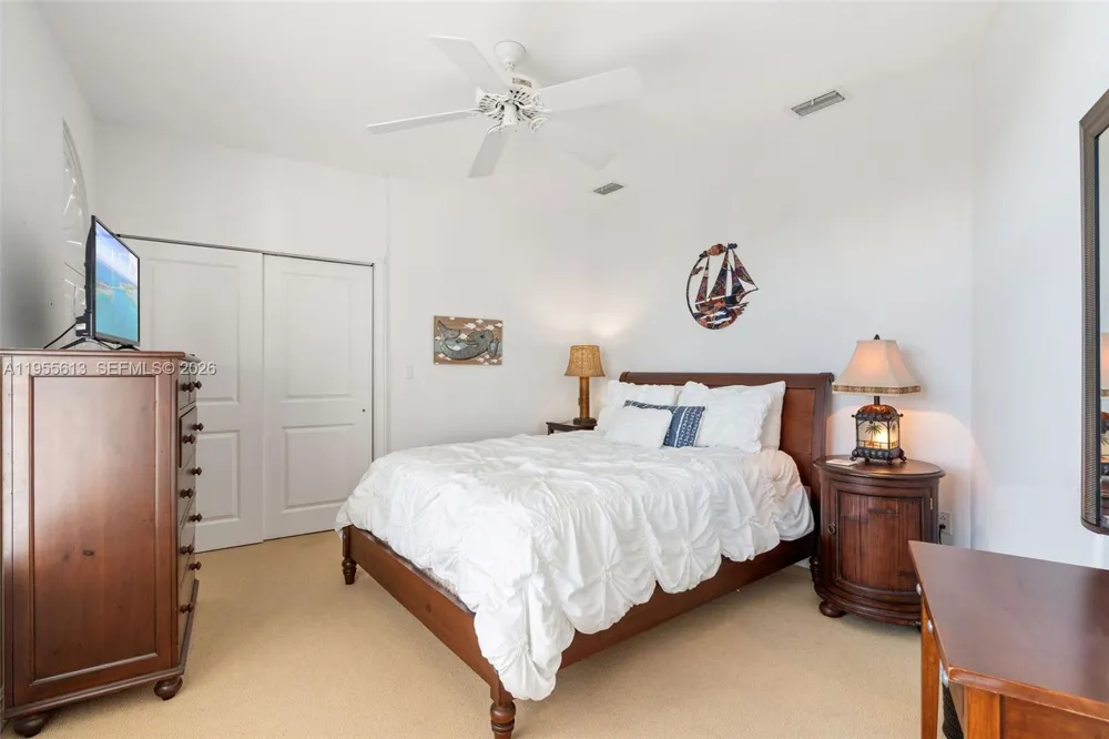 44 W Plaza Del Lago Lower Keys, FL 33036