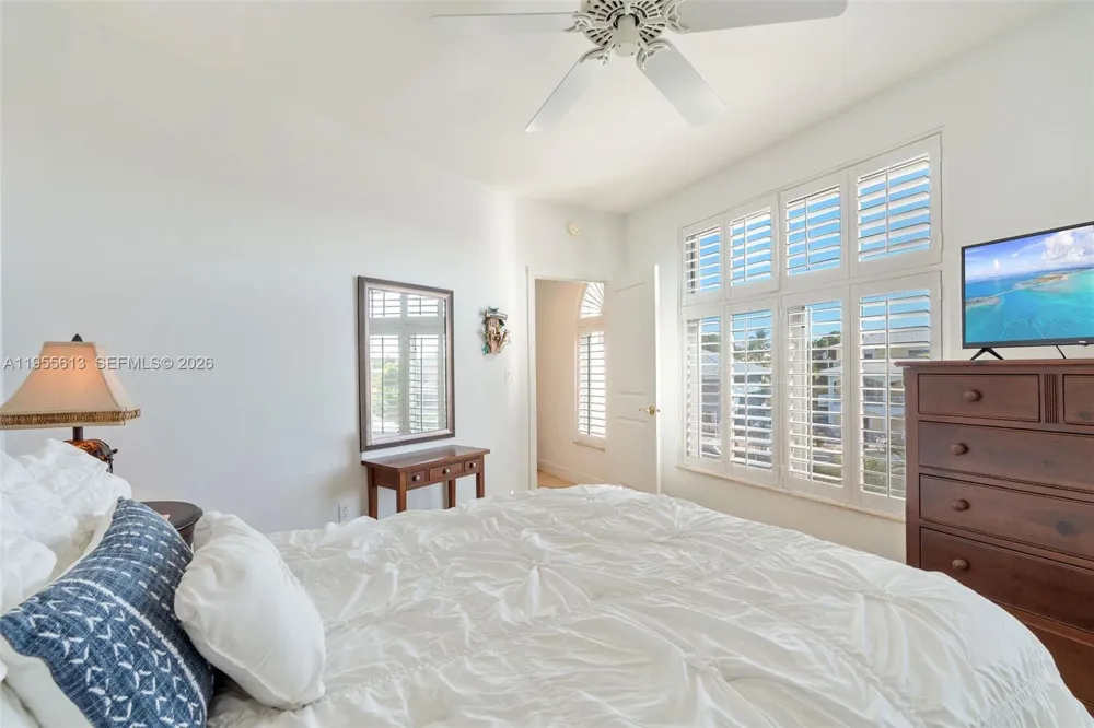44 W Plaza Del Lago Lower Keys, FL 33036