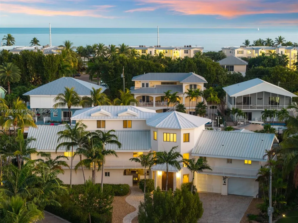 44 W Plaza Del Lago Lower Keys, FL 33036