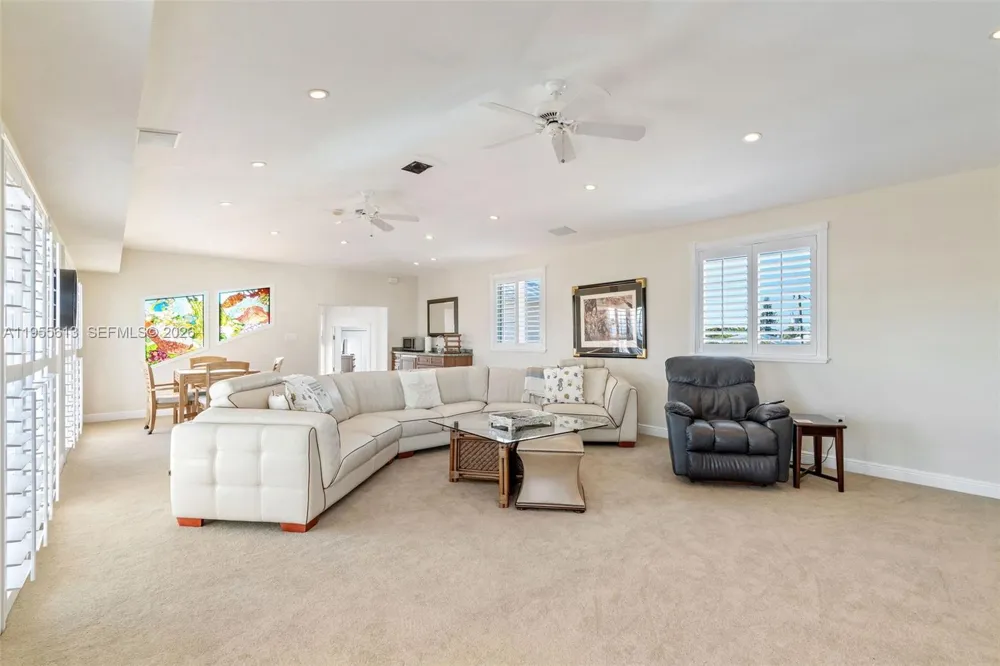 44 W Plaza Del Lago Lower Keys, FL 33036