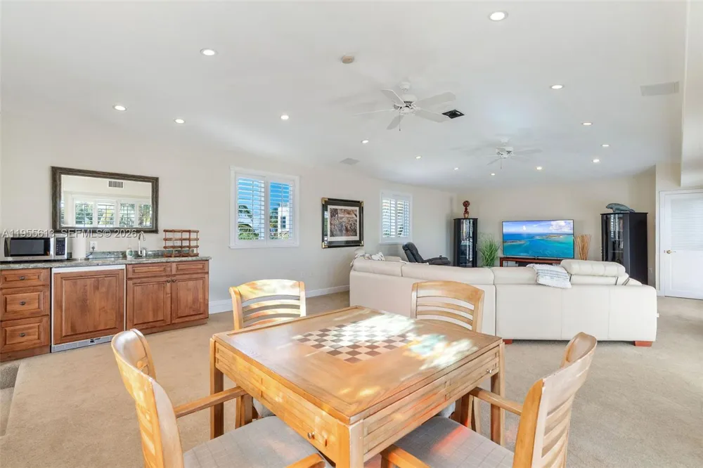 44 W Plaza Del Lago Lower Keys, FL 33036