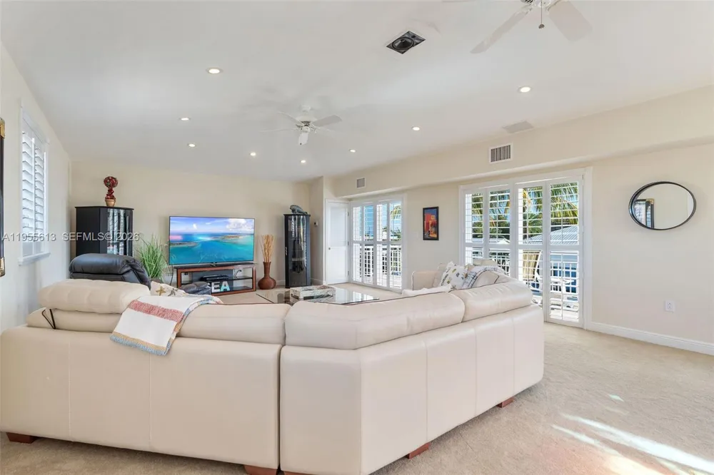 44 W Plaza Del Lago Lower Keys, FL 33036