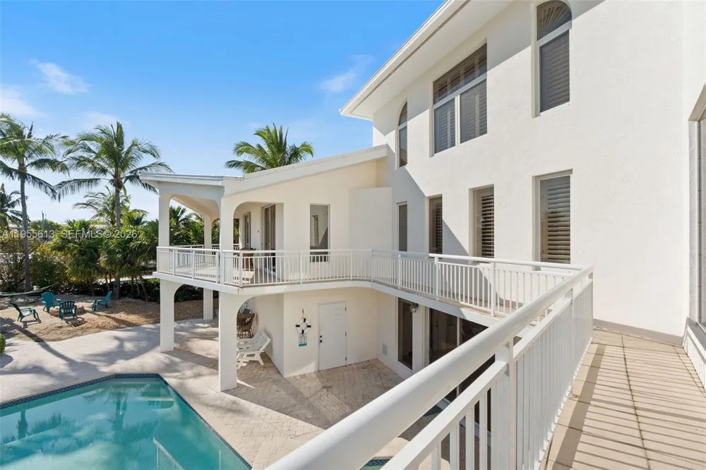 44 W Plaza Del Lago Lower Keys, FL 33036