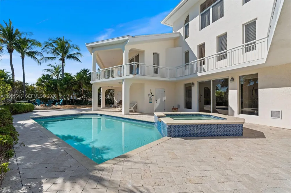44 W Plaza Del Lago Lower Keys, FL 33036