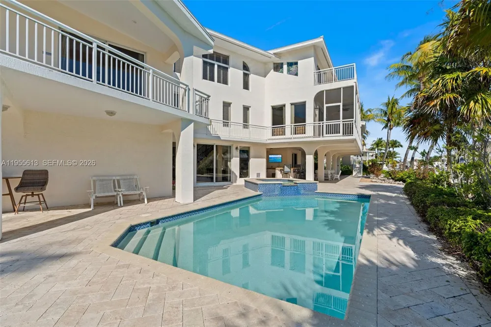 44 W Plaza Del Lago Lower Keys, FL 33036