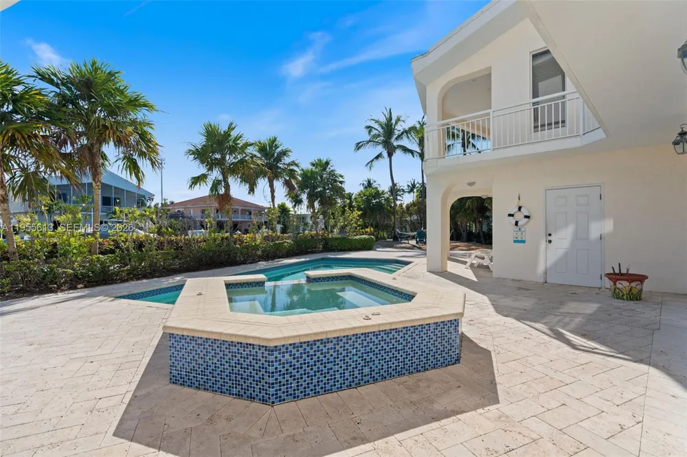 44 W Plaza Del Lago Lower Keys, FL 33036