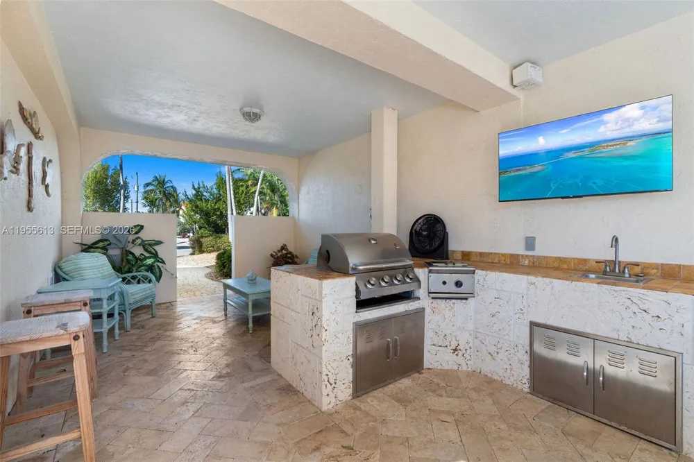 44 W Plaza Del Lago Lower Keys, FL 33036