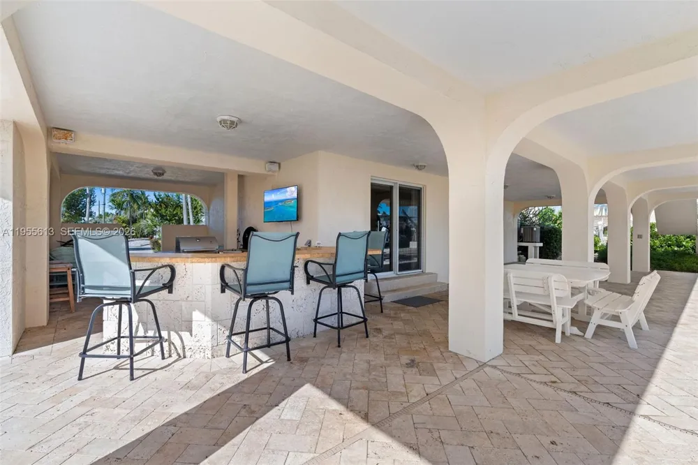 44 W Plaza Del Lago Lower Keys, FL 33036