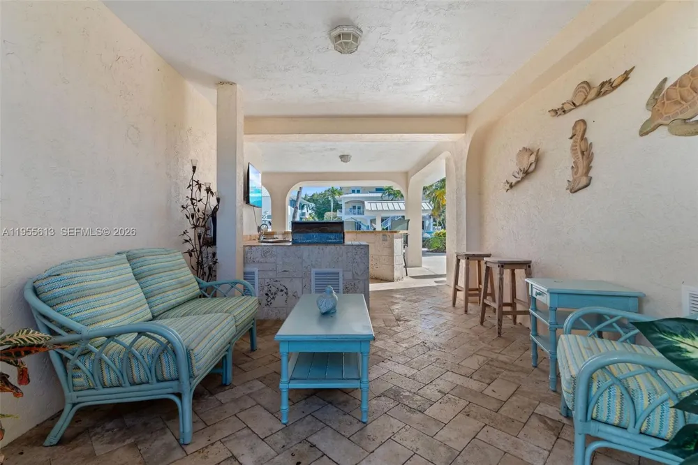 44 W Plaza Del Lago Lower Keys, FL 33036