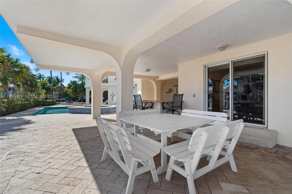 44 W Plaza Del Lago Lower Keys, FL 33036