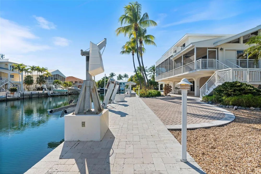 44 W Plaza Del Lago Lower Keys, FL 33036