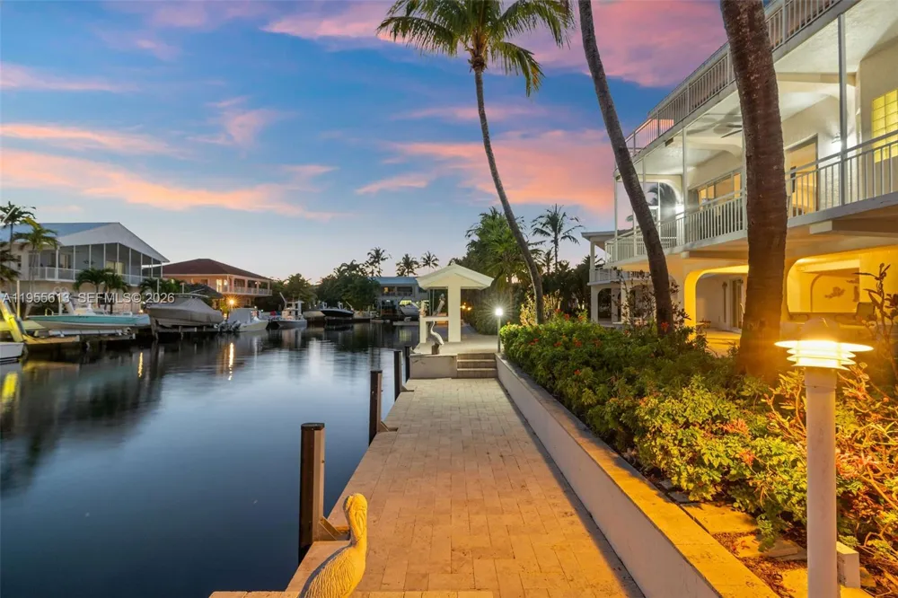 44 W Plaza Del Lago Lower Keys, FL 33036