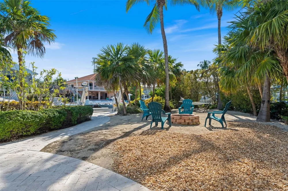 44 W Plaza Del Lago Lower Keys, FL 33036