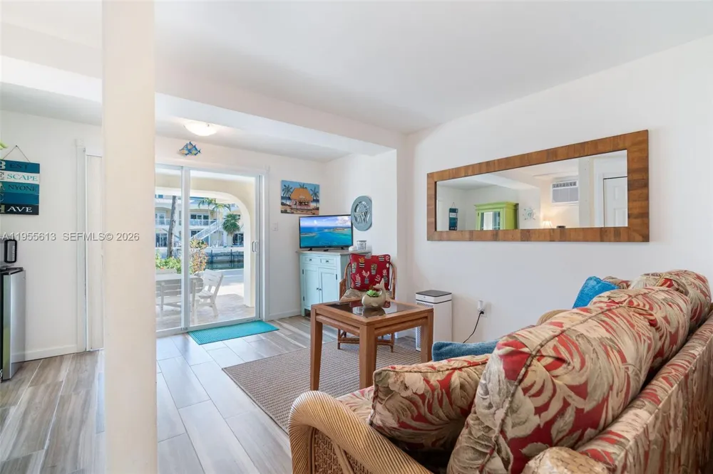 44 W Plaza Del Lago Lower Keys, FL 33036