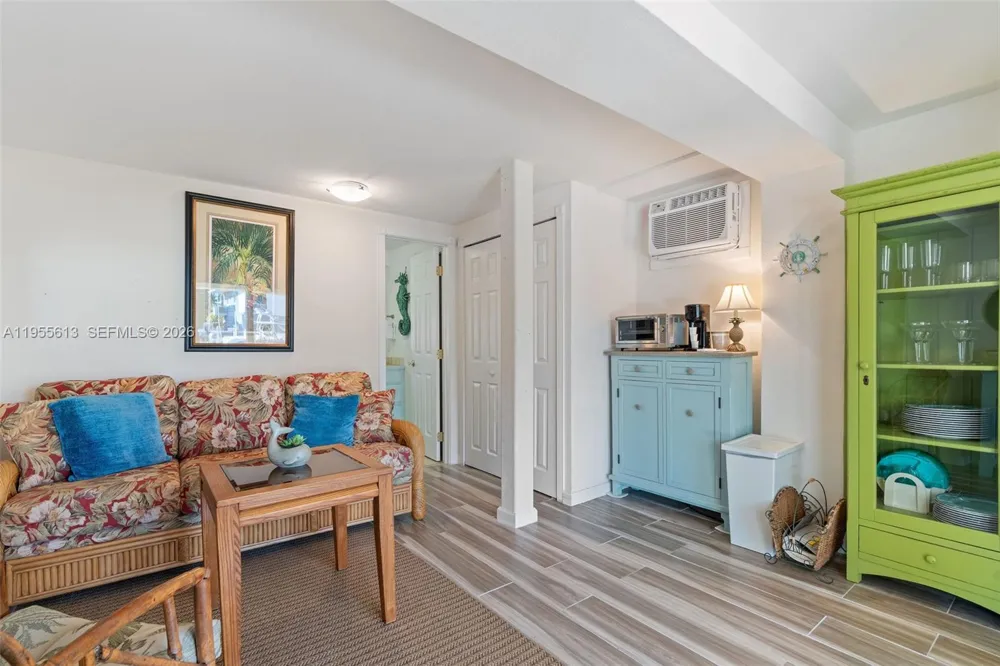 44 W Plaza Del Lago Lower Keys, FL 33036