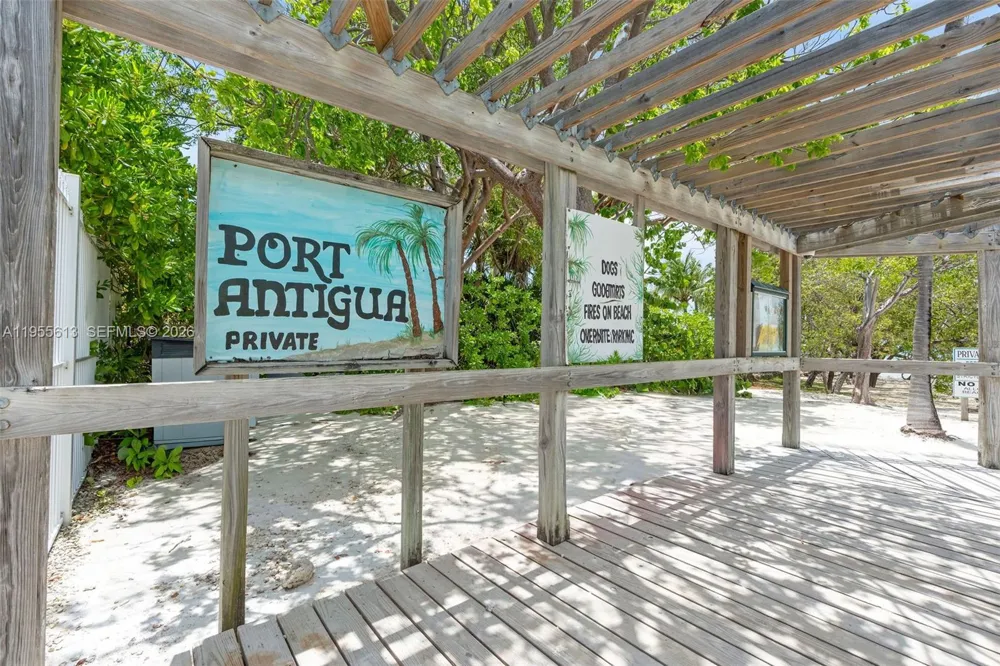 44 W Plaza Del Lago Lower Keys, FL 33036
