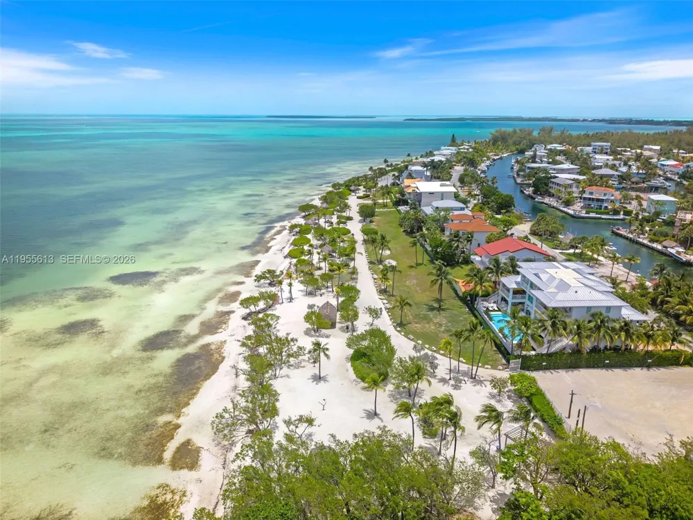44 W Plaza Del Lago Lower Keys, FL 33036
