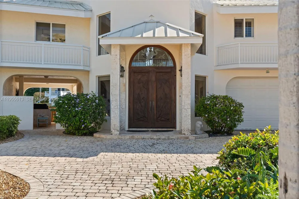 44 W Plaza Del Lago Lower Keys, FL 33036