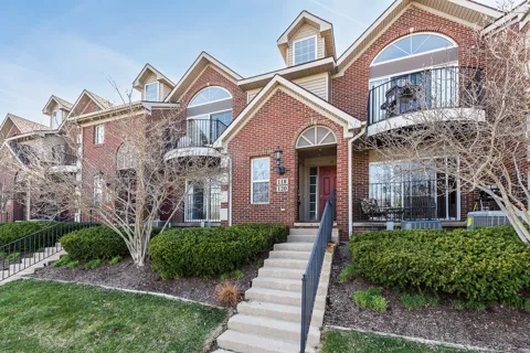 120 W Oakbrook Drive