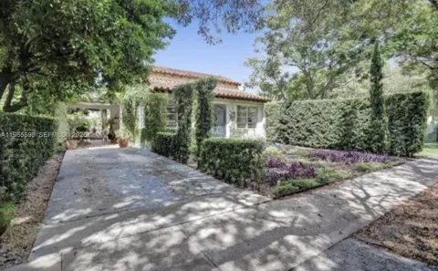 1107 Alhambra Cir