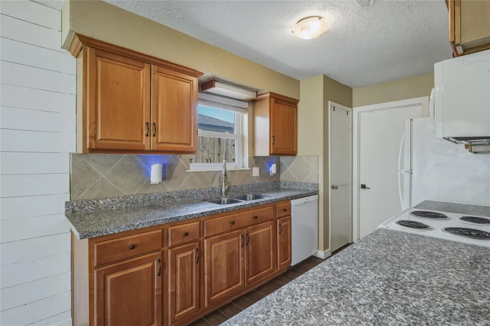 17330 Herrnhut Drive Webster, TX 77598