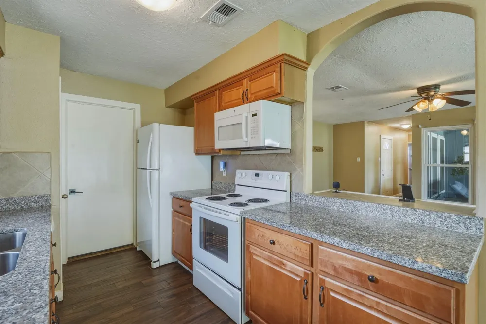 17330 Herrnhut Drive Webster, TX 77598