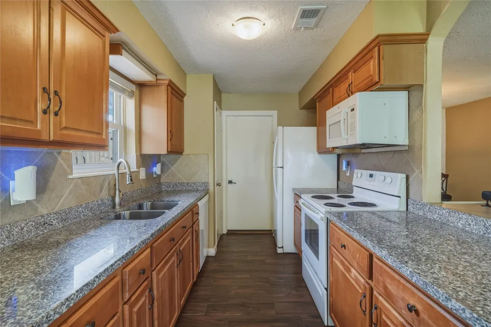 17330 Herrnhut Drive Webster, TX 77598